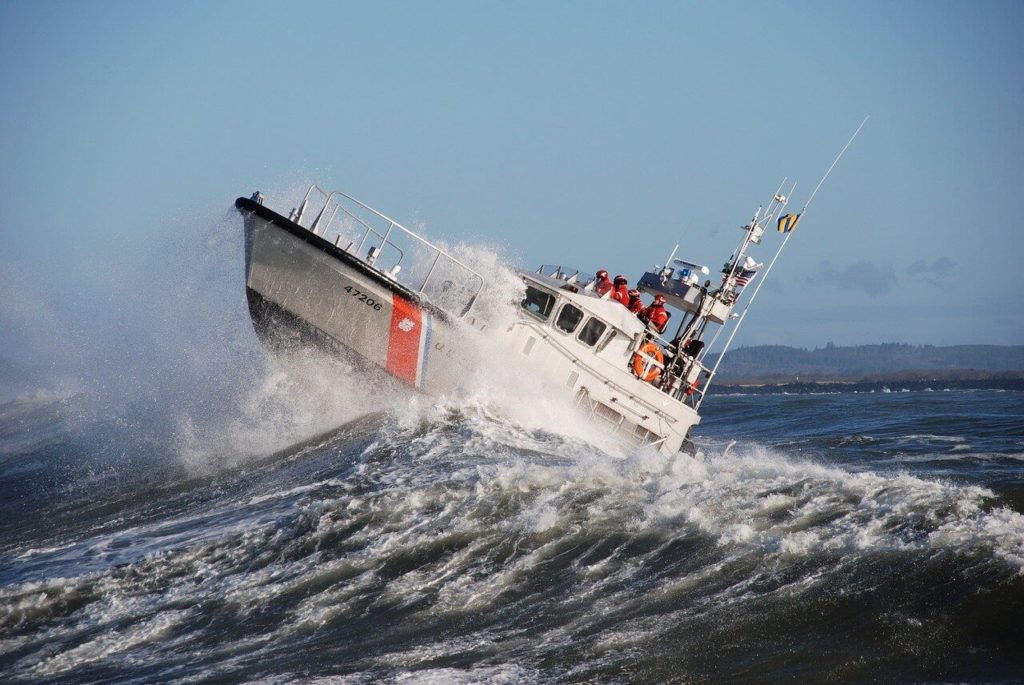 Salvataggi e traini in mare